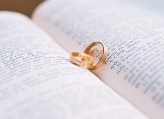 Czy można ściągać pierścionek zaręczynowy?
